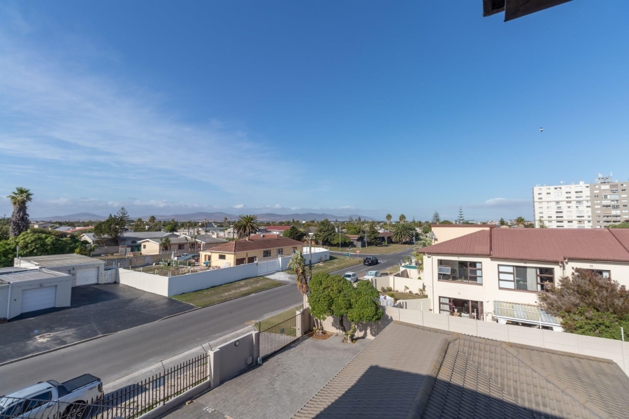 To Let 1 Bedroom Property for Rent in Bloubergrant Western Cape